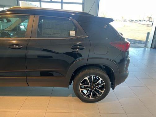 Mosaic Black Metallic 2026 Chevrolet Trailblazer LT