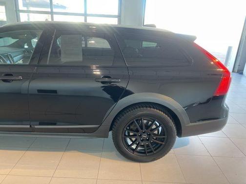2018 Volvo V90 Cross Country T6