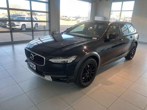 2018 Volvo V90 Cross Country T6