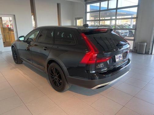 2018 Volvo V90 Cross Country T6