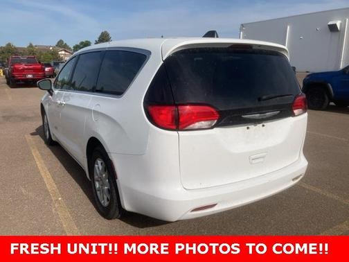 2022 Chrysler Voyager LX