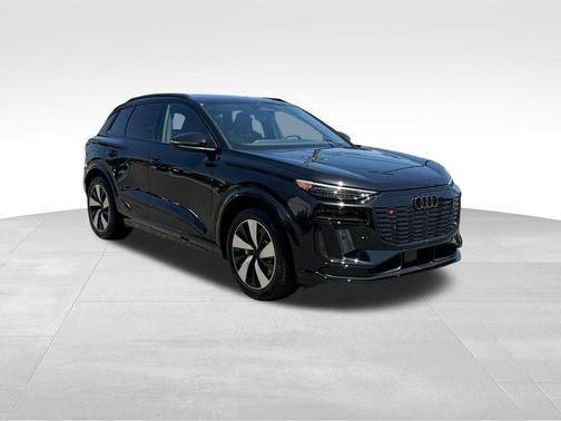 Mythos Black Metallic 2027 Audi SQ6 e-tron Premium Plus