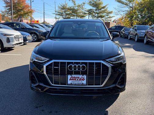 Mythos Black Metallic 2024 Audi Q3 45 S line Premium