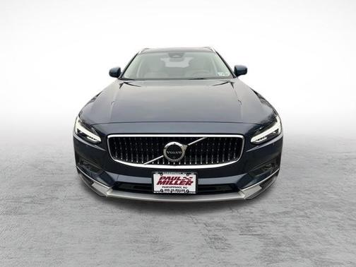 2025 Volvo V90 Cross Country B6 Plus
