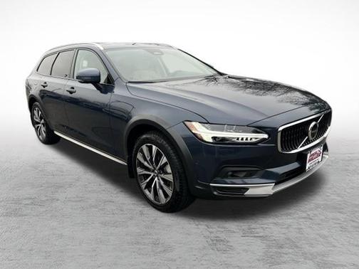 2025 Volvo V90 Cross Country B6 Plus