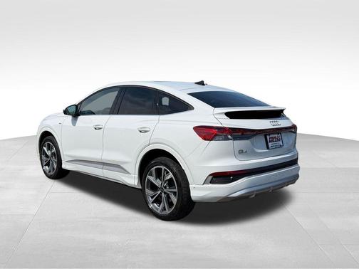 Glacier White Metallic 2023 Audi Q4 e-tron 50 Prestige