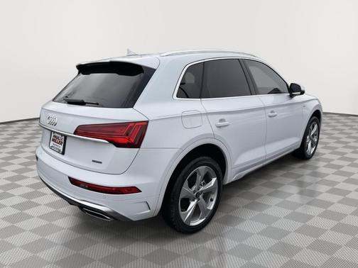 2023 Audi Q5 45 S line Premium Plus