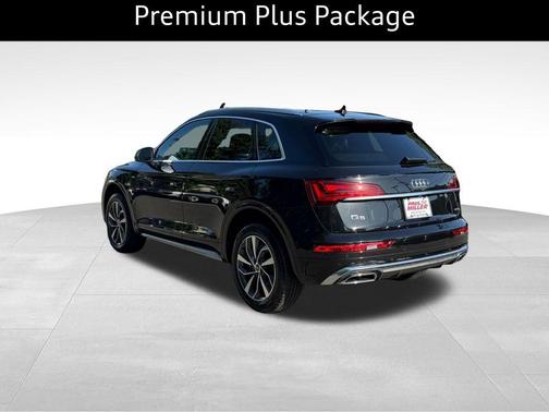 Mythos Black Metallic 2023 Audi Q5 45 S line quattro Premium