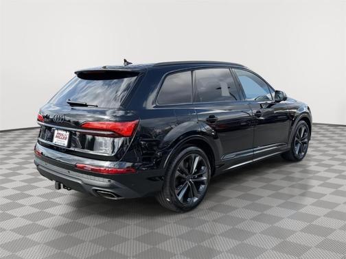 Mythos Black Metallic 2026 Audi Q7 PLUS