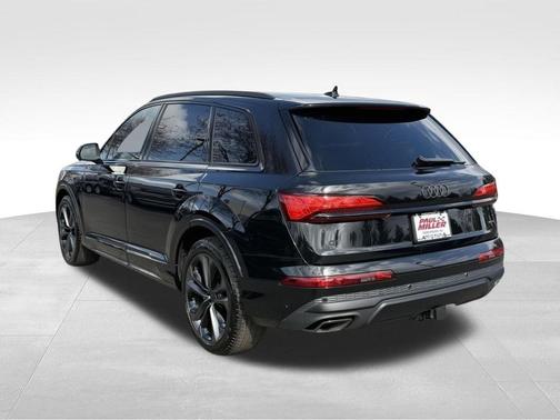 Mythos Black Metallic 2026 Audi Q7 55 Premium Plus