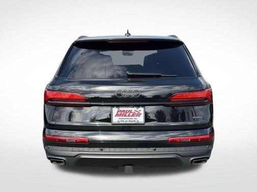 Mythos Black Metallic 2026 Audi Q7 55 Premium Plus