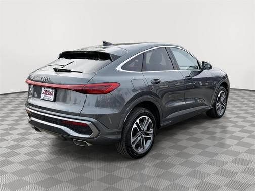 Daytona Gray Pearl Effect 2025 Audi Q5 2.0T Premium