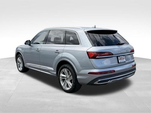 Satellite Silver Metallic 2023 Audi Q7 45 Premium