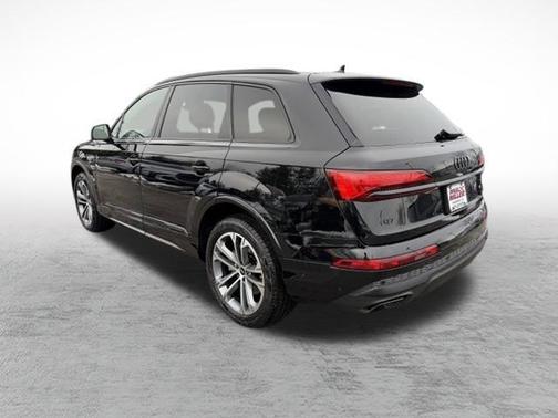 2025 Audi Q7 45 Premium