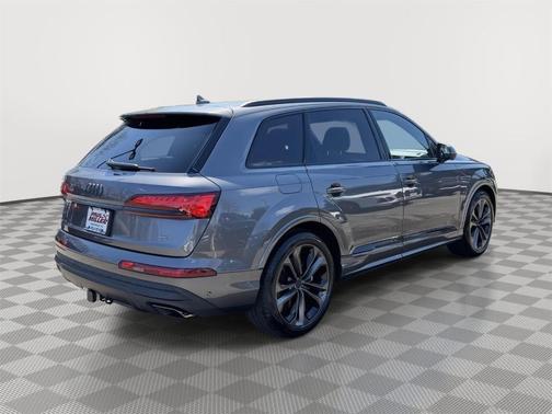 Samurai Gray Metallic 2026 Audi Q7 PLUS