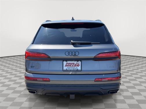 Samurai Gray Metallic 2026 Audi Q7 PLUS