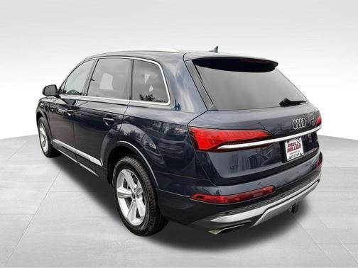 Waitomo Blue Metallic 2025 Audi Q7 55 Premium