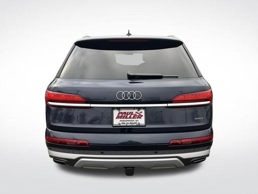 Waitomo Blue Metallic 2025 Audi Q7 55 Premium