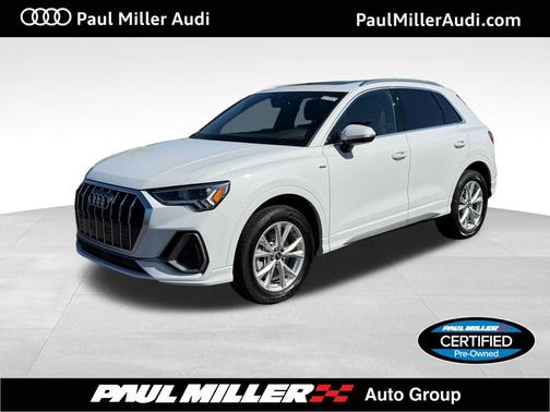 Glacier White Metallic 2023 Audi Q3 45 S line Premium