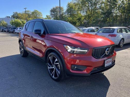 2019 Volvo XC40 T5 R-Design