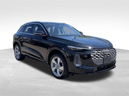 Mythos Black Metallic 2026 Audi Q5 PLUS