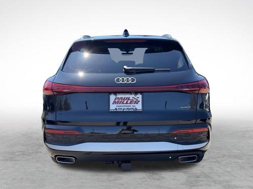 Mythos Black Metallic 2026 Audi Q5 PLUS