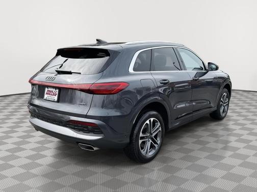 Tambora Gray Metallic 2025 Audi Q5 2.0T quattro Premium