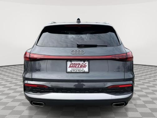 Tambora Gray Metallic 2025 Audi Q5 2.0T quattro Premium