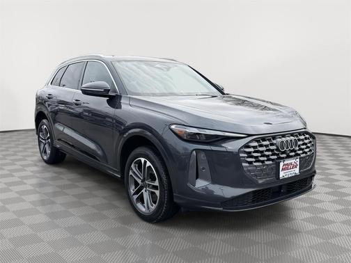 Tambora Gray Metallic 2025 Audi Q5 2.0T quattro Premium