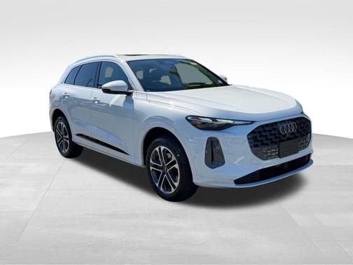 Glacier White Metallic 2026 Audi Q5