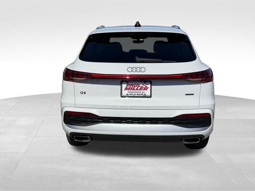 Glacier White Metallic 2026 Audi Q5