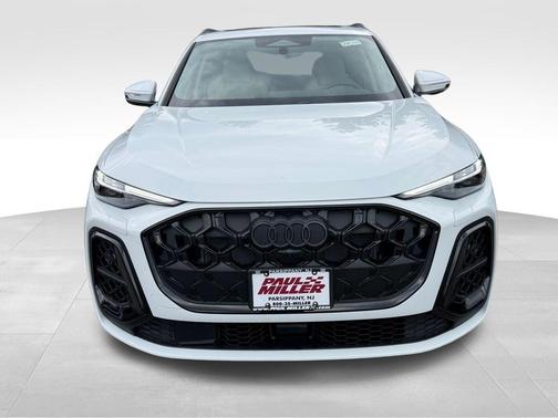 Glacier White Metallic 2026 Audi Q5 PLUS
