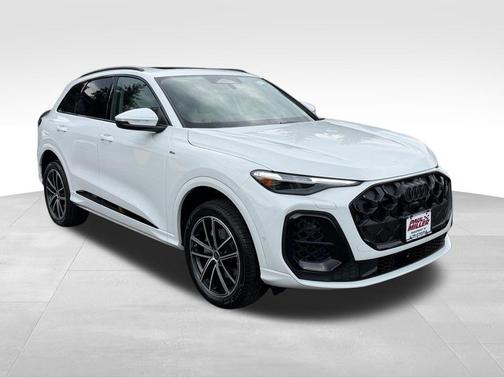 Glacier White Metallic 2026 Audi Q5 PLUS