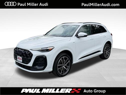 Glacier White Metallic 2026 Audi Q5 PLUS
