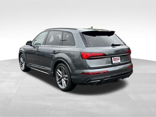 Daytona Gray Pearl 2026 Audi Q7 55 Prestige