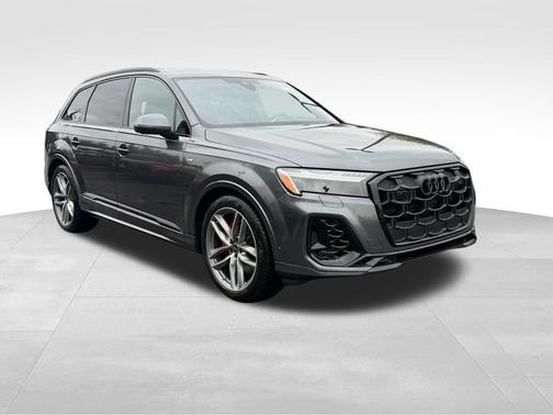 Daytona Gray Pearl 2026 Audi Q7 55 Prestige