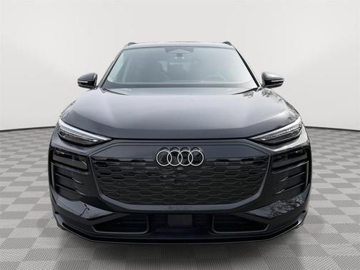 Mythos Black Metallic 2025 Audi Q6 e-tron Premium