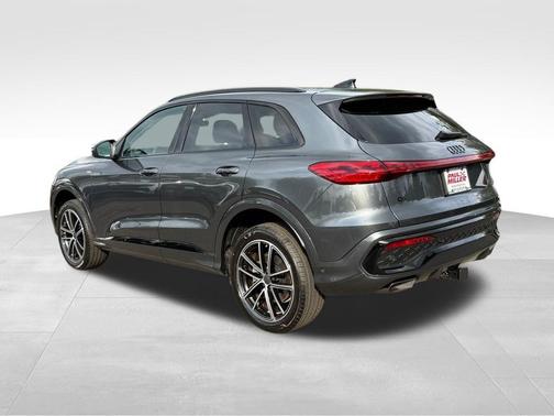 Daytona Gray Pearl 2026 Audi Q5 PLUS