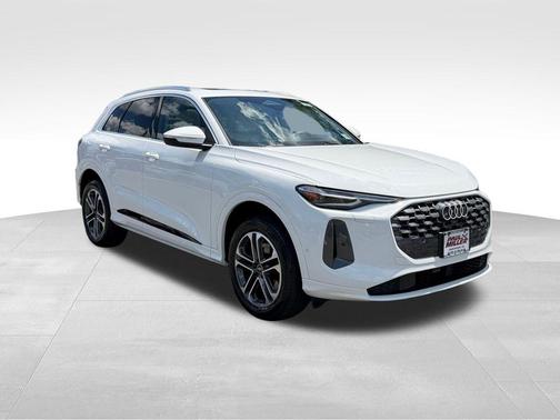 Arkona White 2025 Audi Q5 2.0T quattro Premium