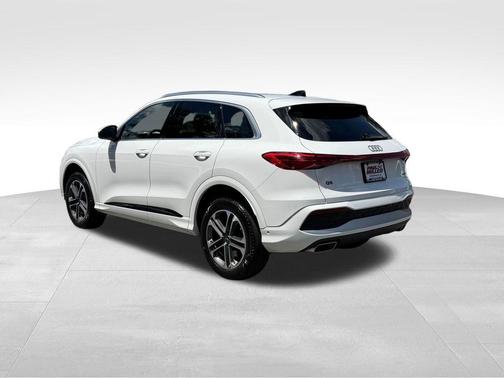 Arkona White 2025 Audi Q5 2.0T quattro Premium