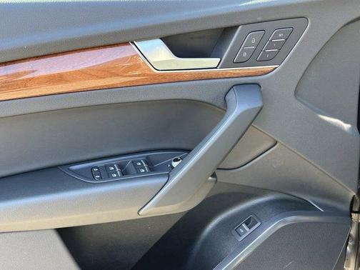 2023 Audi Q5 40 Premium
