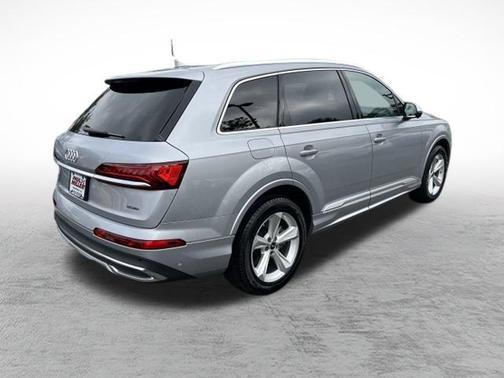 2022 Audi Q7 45 Premium