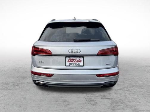 2025 Audi Q5 45 S line quattro Premium