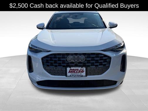 Glacier White Metallic 2026 Audi Q5 PLUS