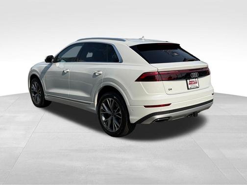 Glacier White Metallic 2025 Audi Q8 55 Premium