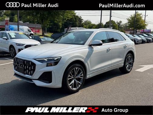 Glacier White Metallic 2025 Audi Q8 55 Premium