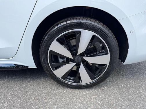 Glacier White Metallic 2026 Audi A5