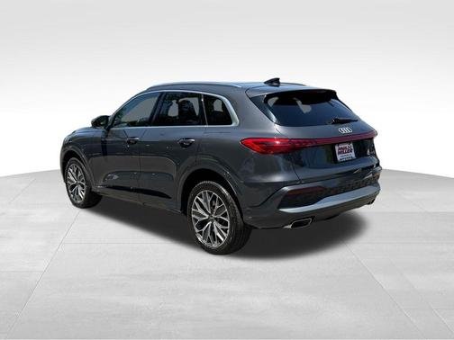 Tambora Gray Metallic 2025 Audi Q5 2.0T quattro Premium