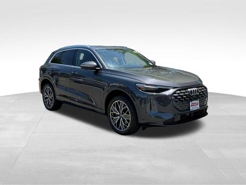 Tambora Gray Metallic 2025 Audi Q5 2.0T quattro Premium