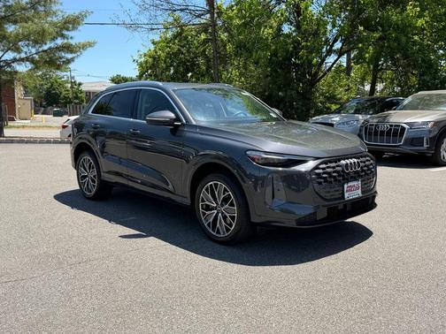 Tambora Gray Metallic 2025 Audi Q5 2.0T quattro Premium